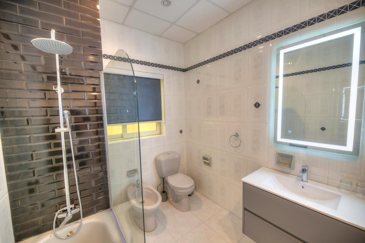 Beautifully Furnished Seafront 4 Bedrooms Goslm-4 Sliema Exteriér fotografie