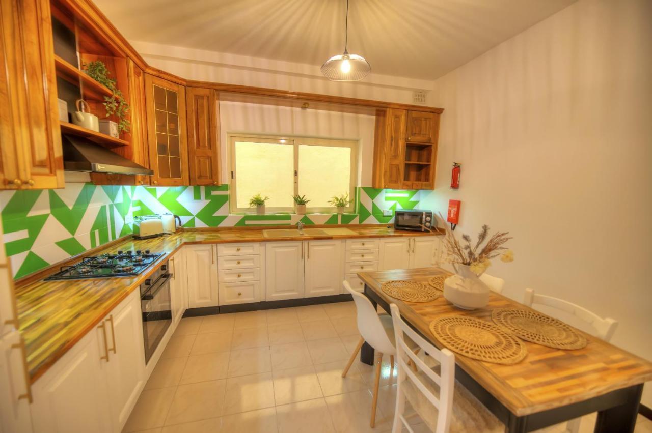 Beautifully Furnished Seafront 4 Bedrooms Goslm-4 Sliema Exteriér fotografie